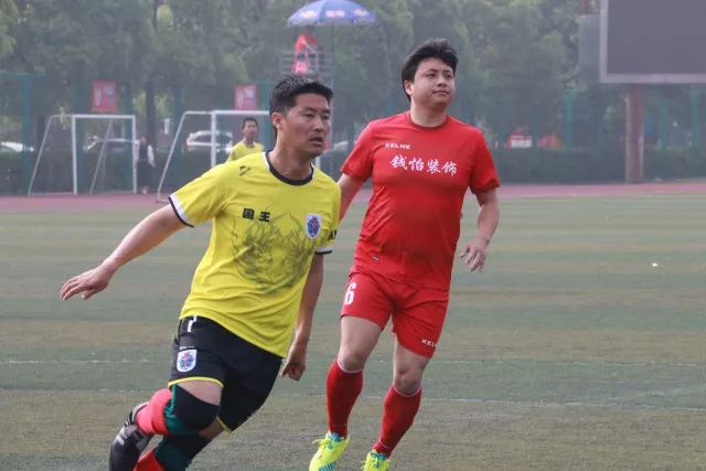 一场82-78！中国男篮全队评价：年轻球员敢打敢拼，主教练用人灵活！三后卫豪赌赢了